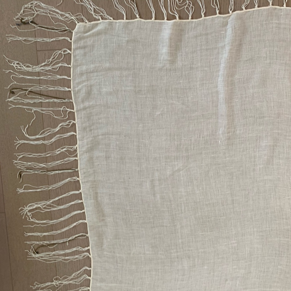 Cream scarf - Picture 4 of 8